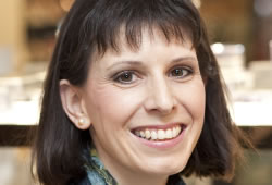 <b>Petra Erdmann-Thon</b>